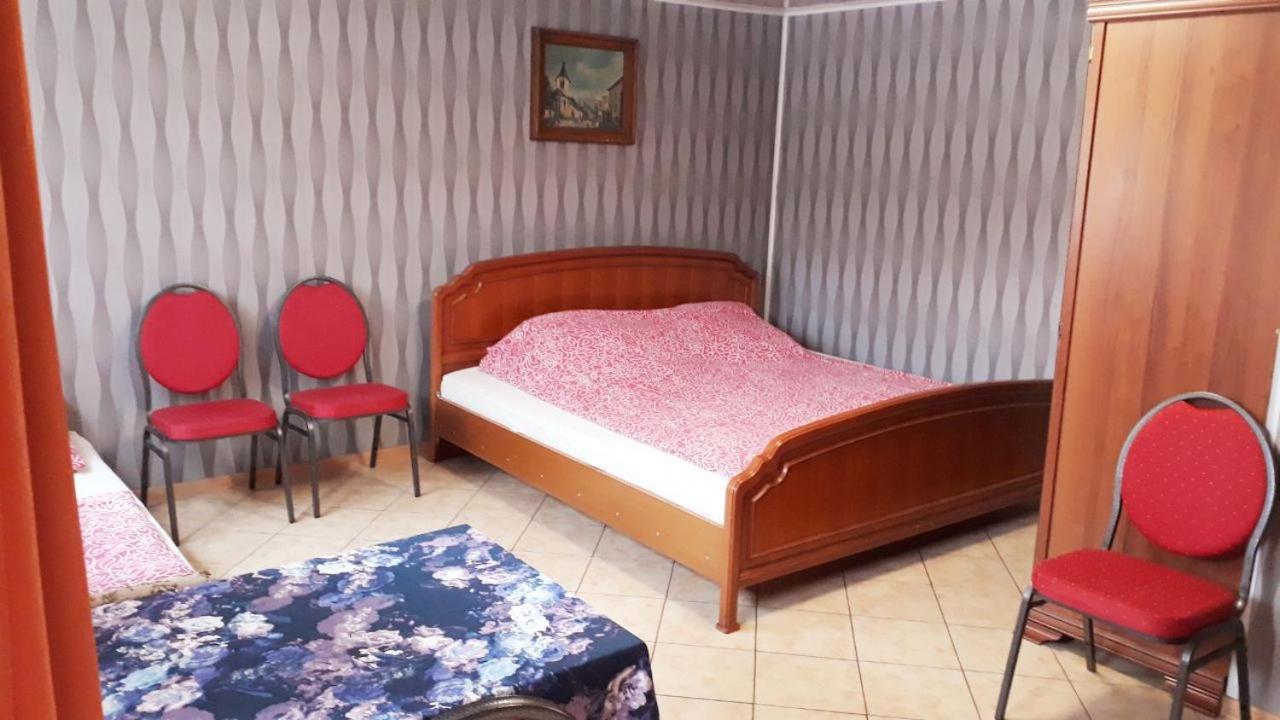 Ow Wilk - Pokoje I Domki Z Aneksami Kuchennymi, Parking, Plac Zabaw Леба Экстерьер фото